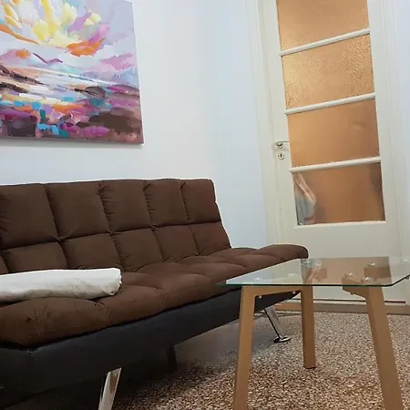 Olive Apartment- Center, 4 Bd, 1.5 Bath Διαμέρισμα Αθήνα