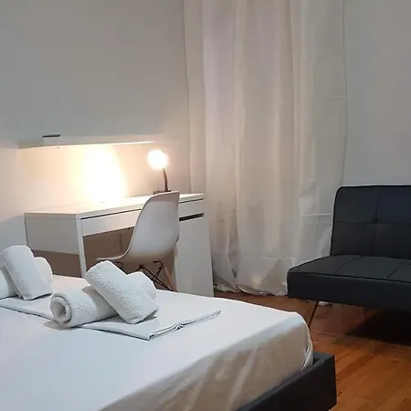 Olive Apartment- Center, 4 Bd, 1.5 Bath Διαμέρισμα