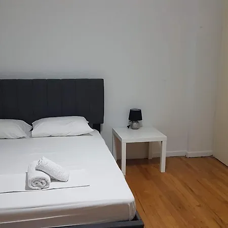 Olive Apartment- Center, 4 Bd, 1.5 Bath Διαμέρισμα