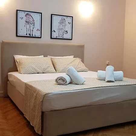 Olive Apartment- Center, 4 Bd, 1.5 Bath Διαμέρισμα